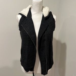 Splendid Women’s zip up hooded sherpa/sweatshirt vest